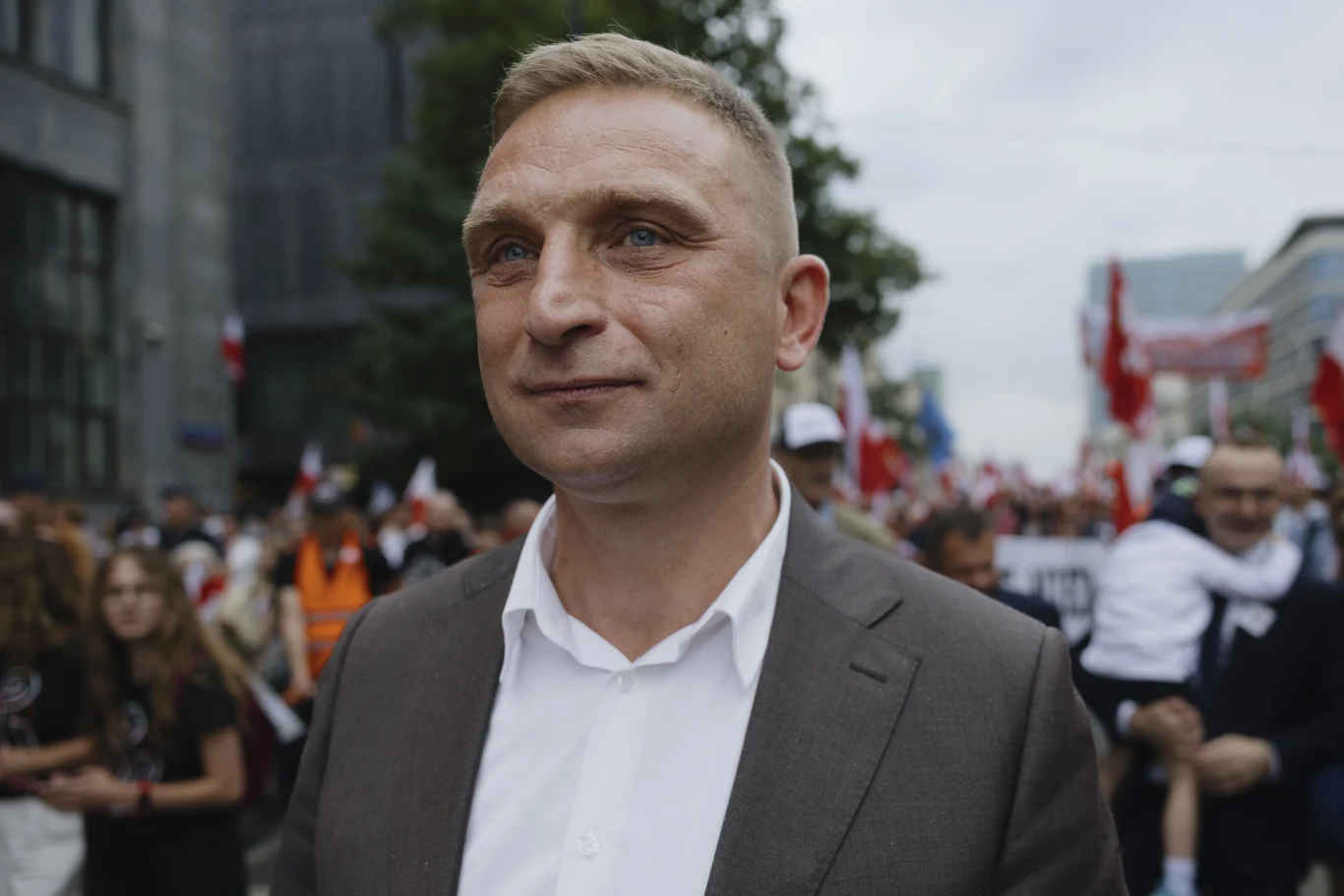 Prokuratura postawiła Robertowi Bąkiewiczowi trzy zarzuty Prokuratura postawiła Robertowi Bąkiewiczowi trzy zarzuty