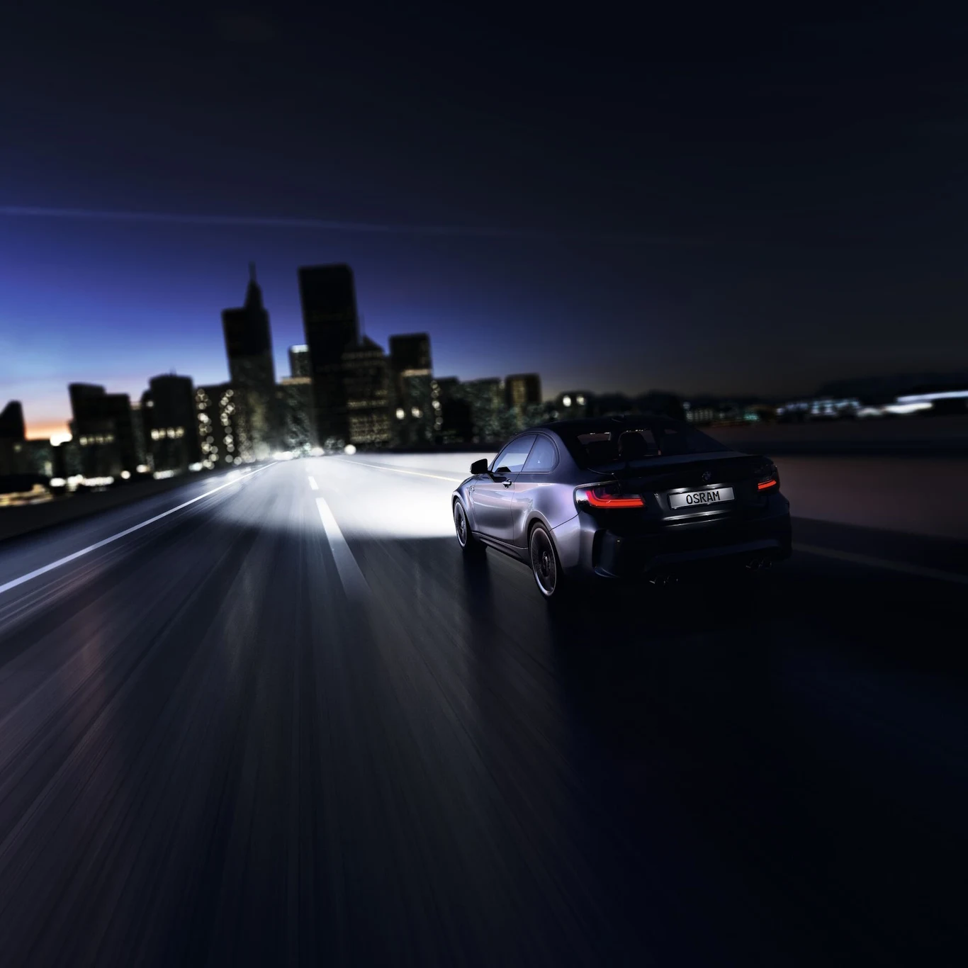 Żarówki NIGHT BREAKER 220 skutecznie oświetlają drogę do 150 m przed pojazdem 