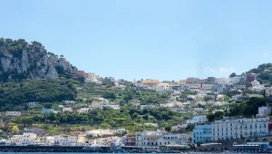 Władze i mieszkańcy Capri narzekają na zbyt dużą liczbę turystów na wyspie
