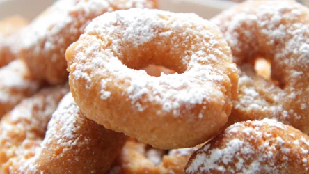 Oponki serowe z cukrem pudrem