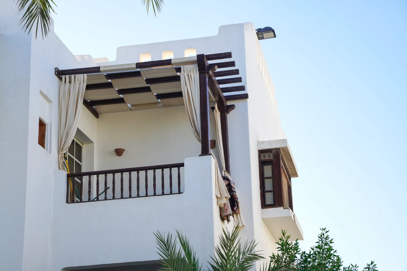 Zasłony na balkonach stają się coraz bardziej popularne