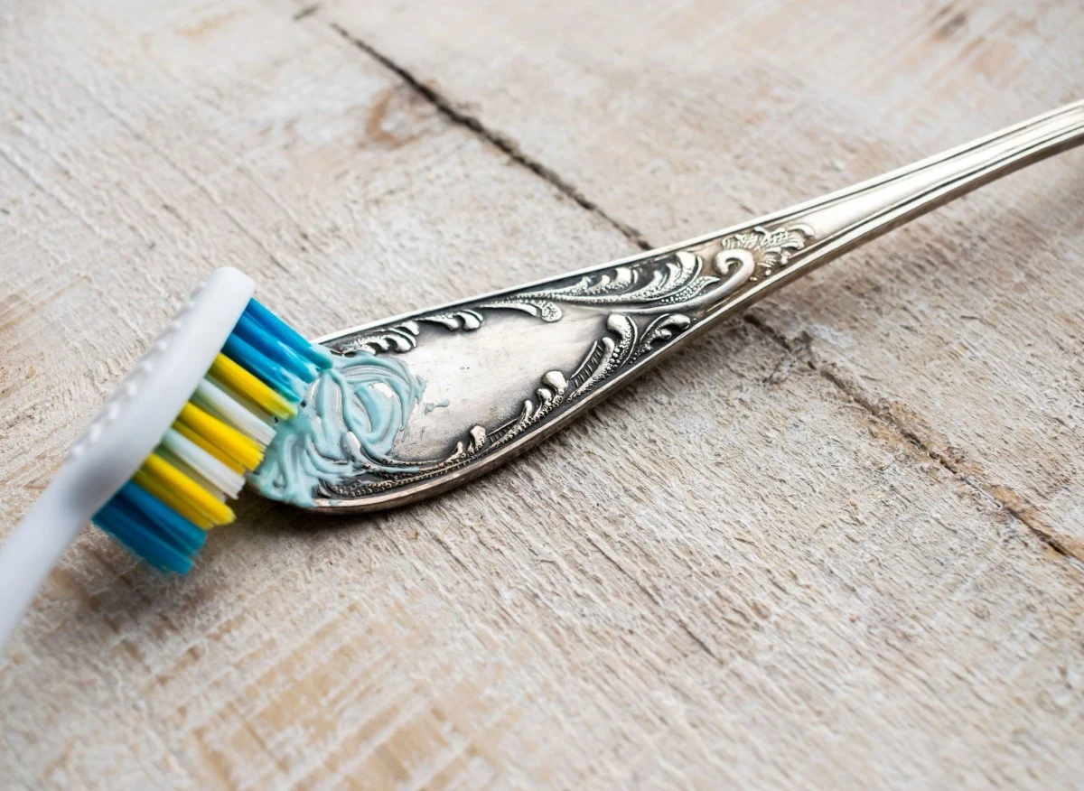 Srebrne sztućce z łatwością doczyścisz pastą do zębów