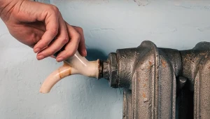 Jak odpowietrzyć kaloryfer żeliwny?