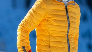Sposób prania kurtki zimowej zależy od jej wypełnienia.