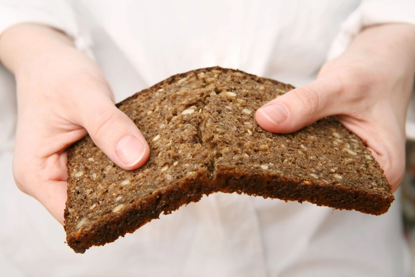 Pieczywo trzymane w lodówce szybciej czerstwieje i traci smak