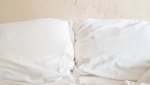 Wrzuć do prania kilka piłeczek do tenisa. Rezultat cię zachwyci.