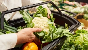 Dostępność warzyw w polskich marketach jest ogromna. Niektórych zimą warto jednak unikać