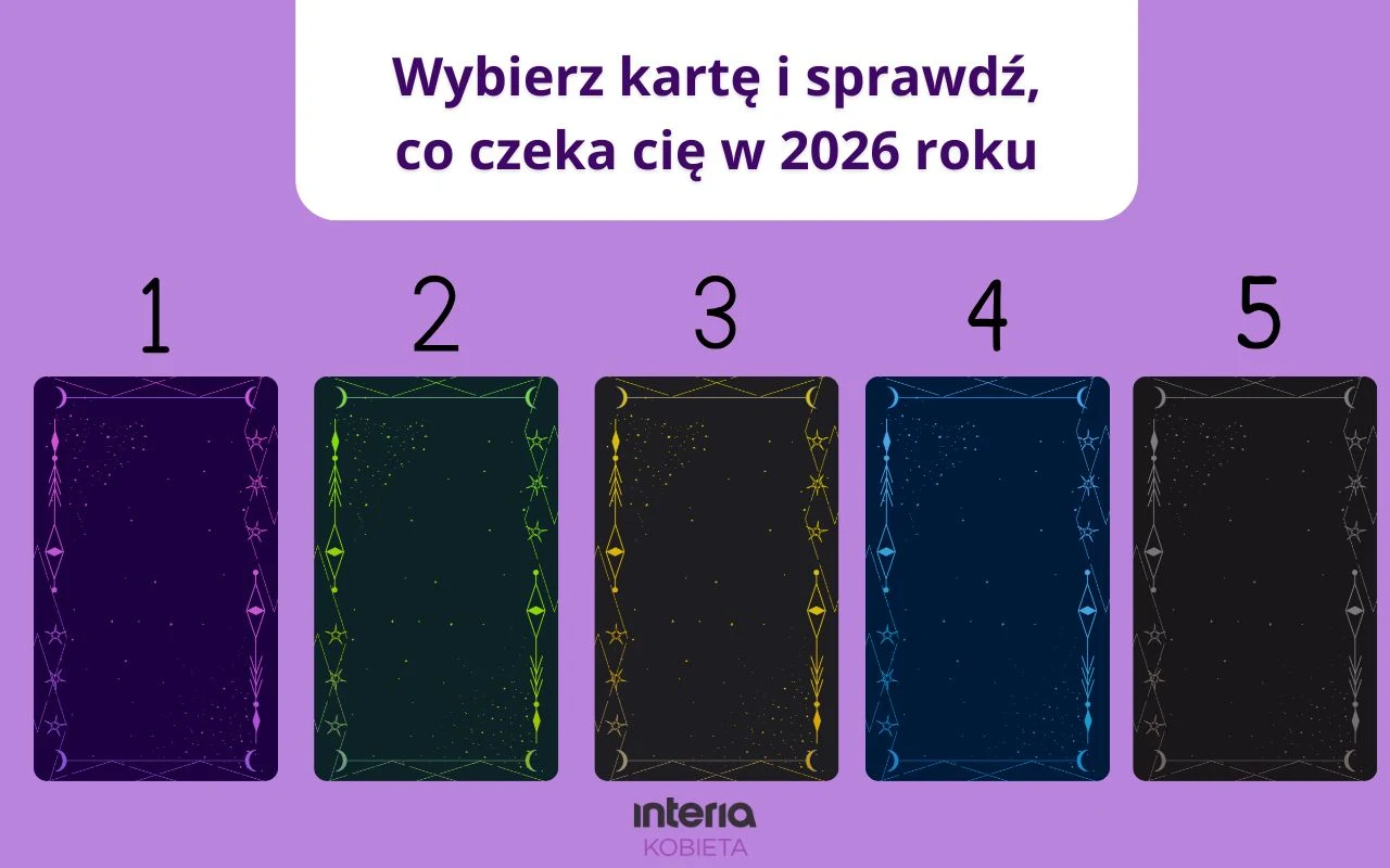 Psychotest: Sprawdź swoją intuicję. Co przyniesie 2026 rok? Pięć kolorowych kart tarota ułożonych w równym rzędzie na fioletowym tle, każda karta oznaczona liczbą od 1 do 5, na górze znajduje się napis zachęcający do wyboru jednej z nich, aby sprawdzić, co przyniesie 2026 rok.