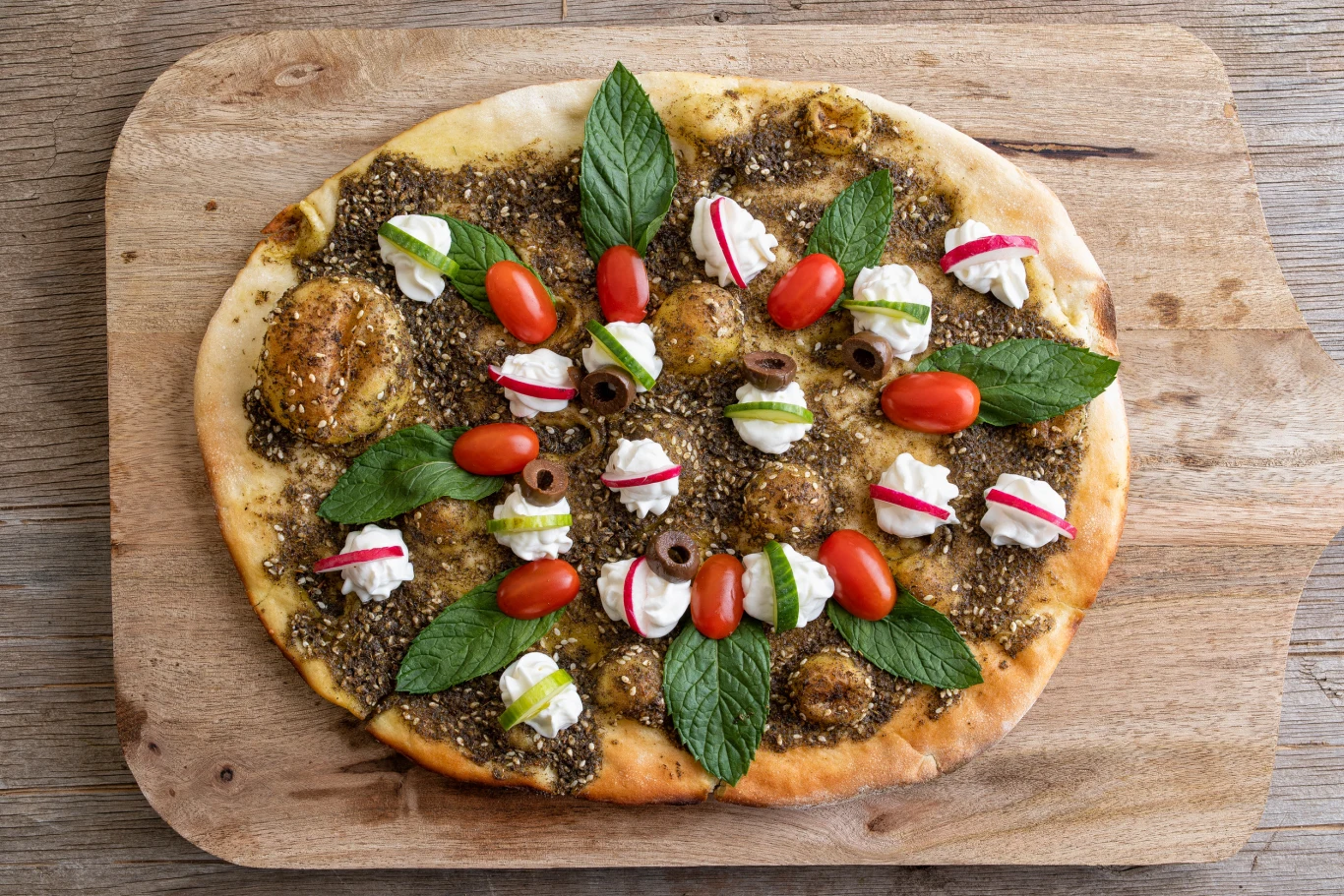 Chlebek tymiankowy ma wyśmienity smak, dzięki dodatkowi za'ataru Chlebek tymiankowy ma wyśmienity smak, dzięki dodatkowi za'ataru