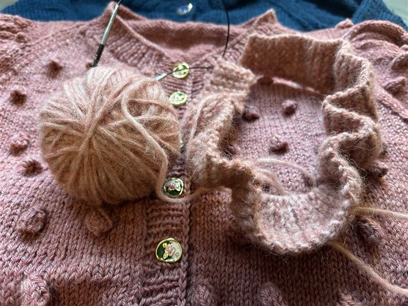 Babcine pasje bez kompleksów: szydełko, druty i glina Babcine pasje bez kompleksów: szydełko, druty i glina