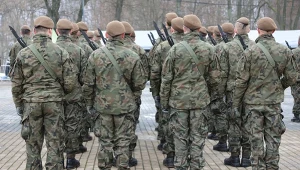 Ponad połowa Polaków chce przywrócenia obowiązkowej zasadniczej służby wojskowej - wynika z sondażu