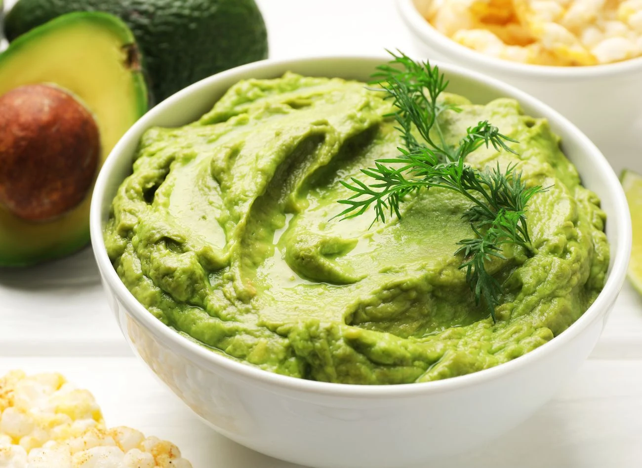 Tę pastę z awokado przygotujesz w kilka chwil. Jest nieziemsko pyszna i zdrowa Tę pastę z awokado przygotujesz w kilka chwil. Jest nieziemsko pyszna i zdrowa