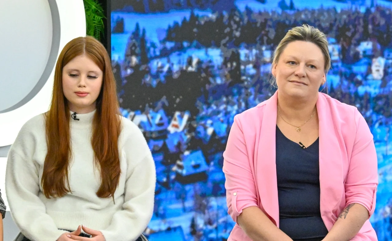 Oliwia i Malwina przed zrobieniem makijażu