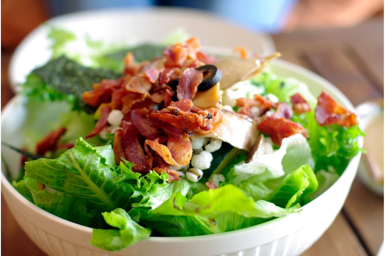 Sałatka książęca to idealna przekąska na przerwę w pracy Sałatka książęca to idealna przekąska na przerwę w pracy