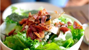 Sałatka książęca to idealna przekąska na przerwę w pracy