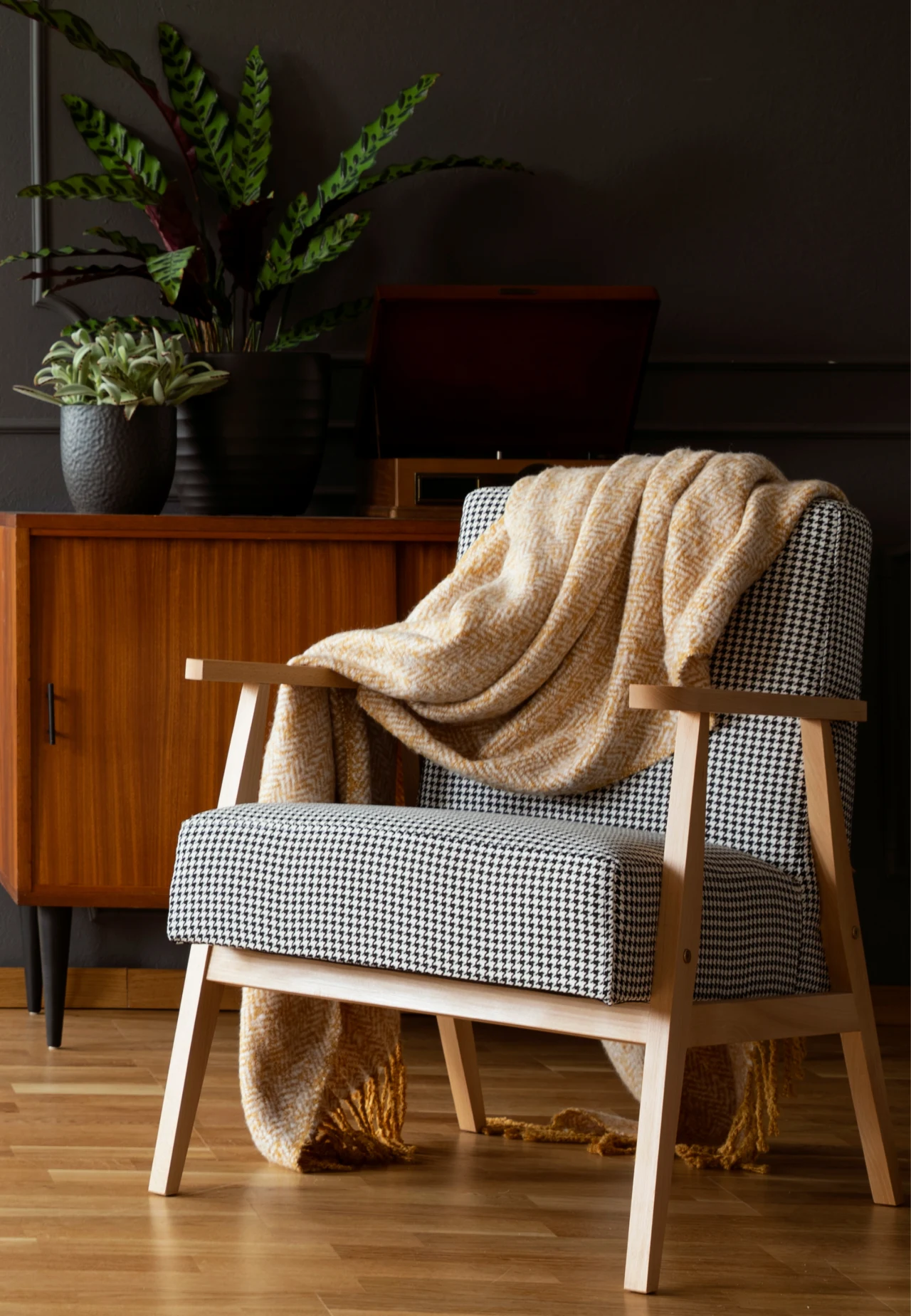 Modny fotel do salonu 