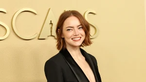 Weszła i olśniła zebranych. Patrzyli nie tylko na jej długie nogi 