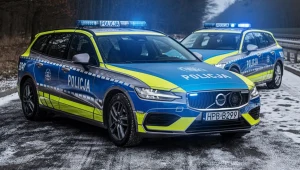 Nowe policyjne Volvo wyjeżdżają na drogi. Są pierwsze straty