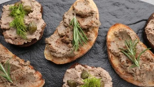 Więcej nie wyrzucisz resztek z rosołu. Zrób z nich obłędny dodatek do kanapek 