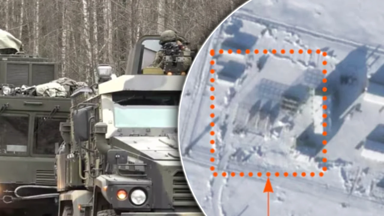 Rozbudowa rosyjskiej bazy wojskowej na Białorusi Wojskowe pojazdy opancerzone stoją na tle lasu zimą, obok widoczna jest wstawka z powietrznym zdjęciem zabudowań w terenie pokrytym śniegiem, oznaczonym pomarańczową linią przerywaną i strzałką.