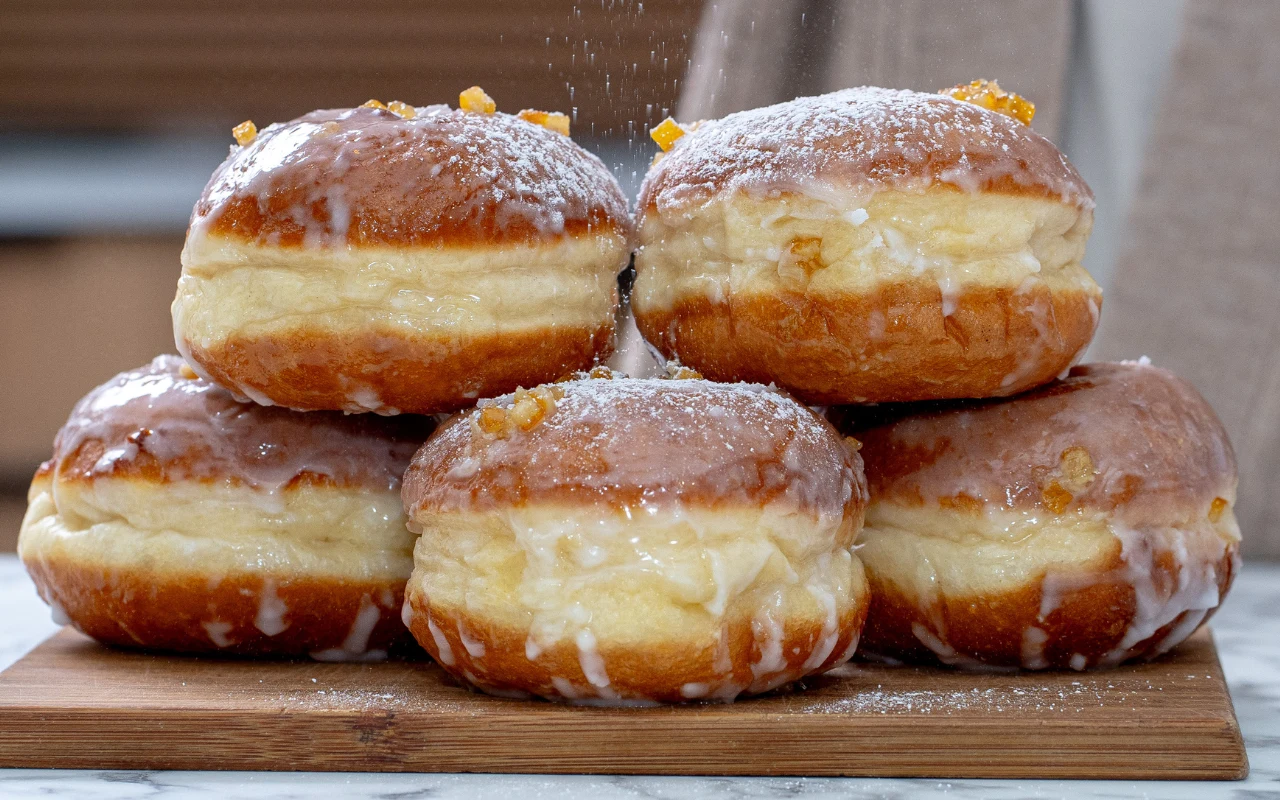 Żeby szczęście dopisywało przez cały rok, w Tłusty Czwartek trzeba zjeść przynajmniej jednego pączka w całości