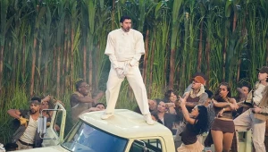 Koszulka, która nosił Bud Bunny triumfuje w sieci. Osiąga zawrotne ceny