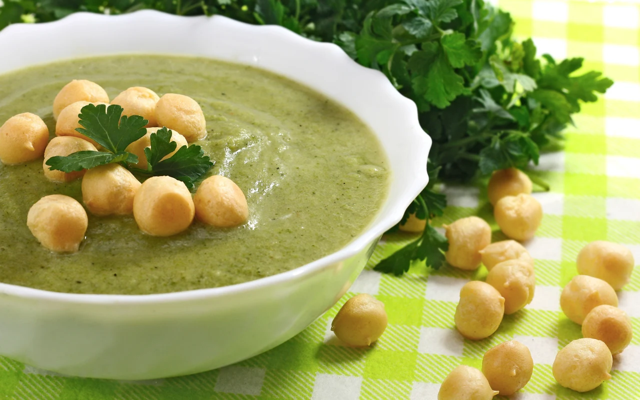 Zupa krem z groszkiem ptysiowym