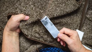 Ekspert na temat popularnych ubrań. "Ubierasz się w ropę naftową"