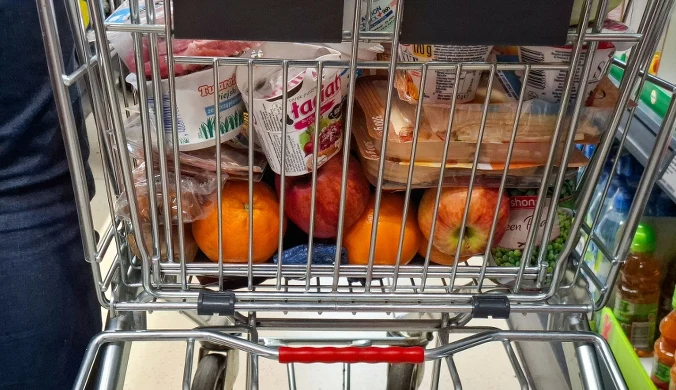 Raport: W marcu cena koszyka zakupów dla 4-osobowej rodziny minimalnie spadła miesiąc do miesiąca (zdj. ilustracyjne)
