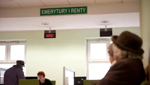 Kiedy przejść na emeryturę? Jeden z wakacyjnych miesięcy będzie najbardziej opłacalny dla seniora. 