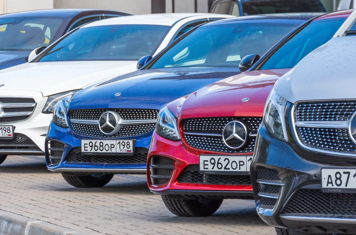 Sankcje na Rosję nie działają. Jak Rosjanie kupują zachodnie auta? Sankcje na Rosję nie działają. Jak Rosjanie kupują zachodnie auta?