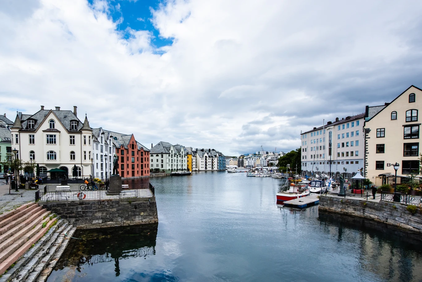 Ten kraj uznano za najbogatszy na świecie. Leży w Europie i jest dobry nie tylko do życia, ale i podróżowania