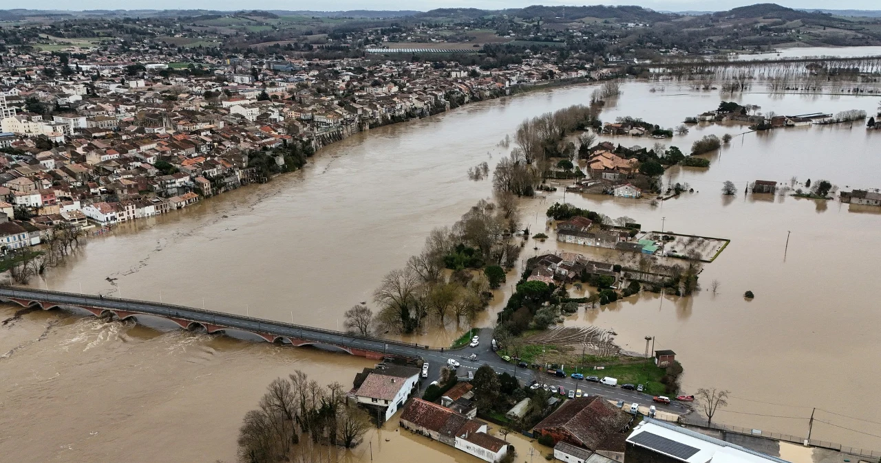 Zdjęcie: Burza Nils: 450 tys. domów bez prądu, dwie ofiary śmiertelne