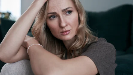 Oznaki, że brakuje żelaza i witaminy B12. Anemiczny wygląd i osłabienie to nie wszystko 