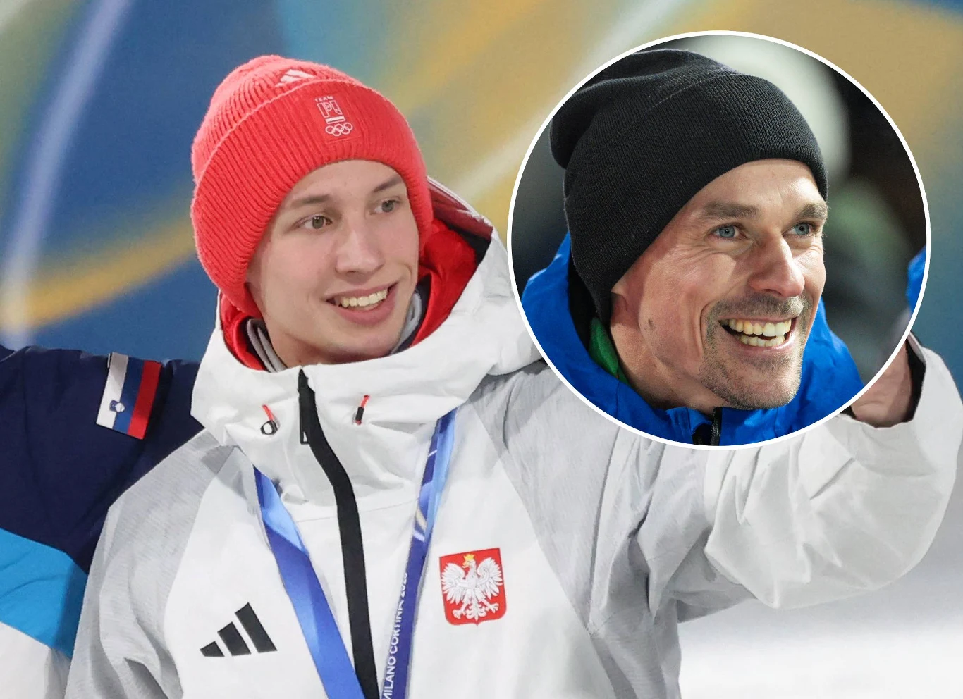 Kacper Tomasiak, Piotr Żyła Młody sportowiec w czerwonej czapce i białej kurtce z godłem Polski świętuje sukces, obok twarz uśmiechniętego mężczyzny w czarnej czapce i niebieskiej kurtce, przedstawiona w okrągłym kadrze.