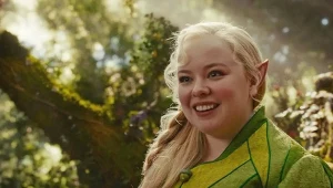 Nicola Coughlan w scenie z filmu "Drzewo magii"