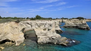 Eksperci wyjaśnili, że zawalenie się naturalnego łuku, czyli formacji geologicznej powstałej z wapienia i skał osadowych to rezultat sztormu i ulewnego deszczu.