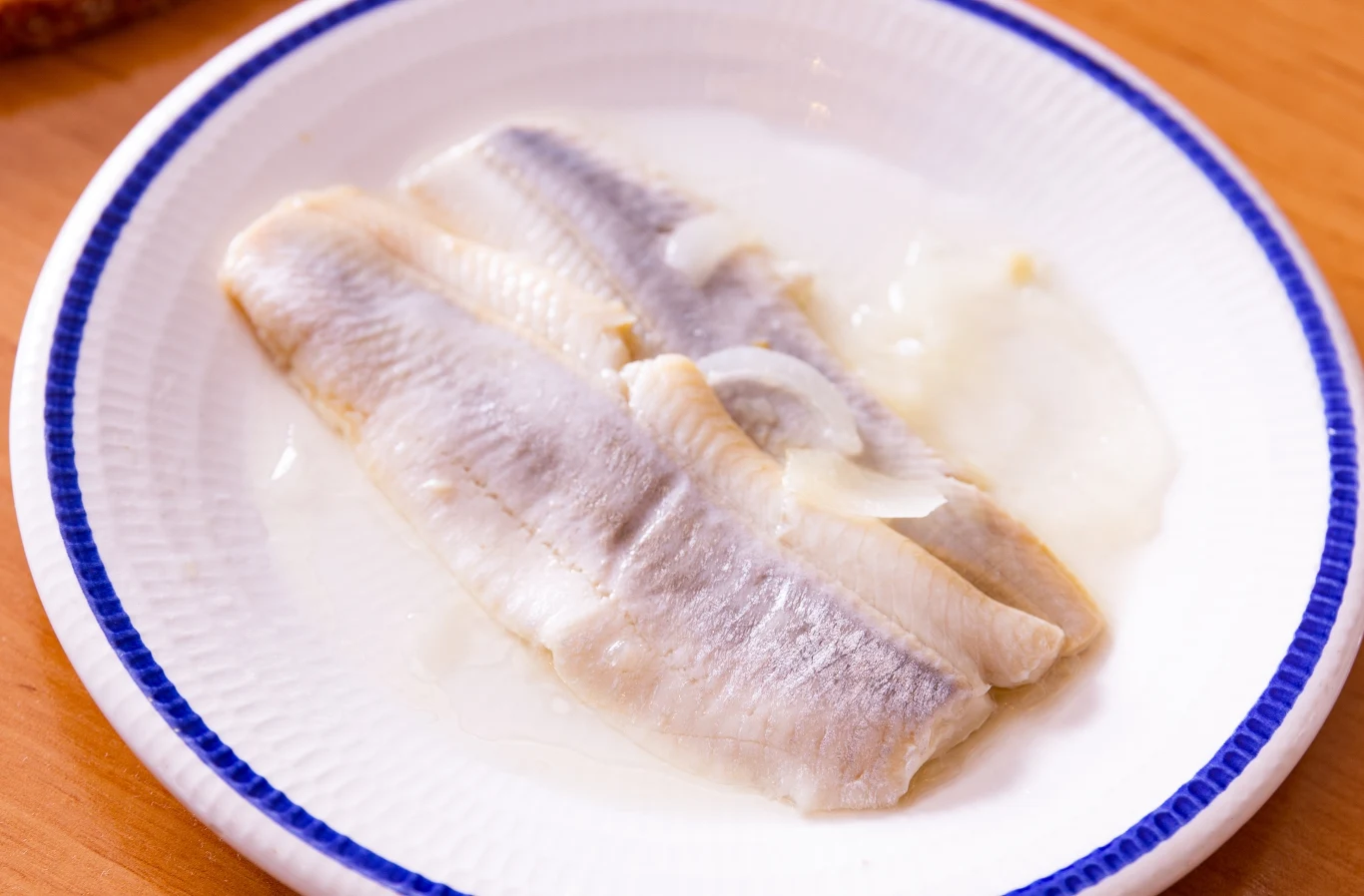 Śledzie postne w śmietanie świetnie najlepiej z ziemniakami, sałatką lub chlebem Śledzie postne w śmietanie świetnie najlepiej z ziemniakami, sałatką lub chlebem