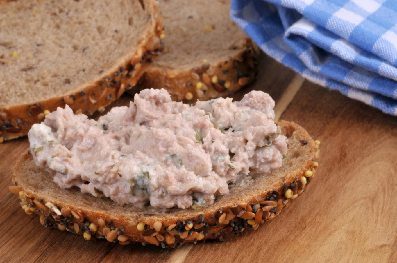 Domowa pasta dostarczy dużo białka, błonnika i witamin. Domowa pasta dostarczy dużo białka, błonnika i witamin.