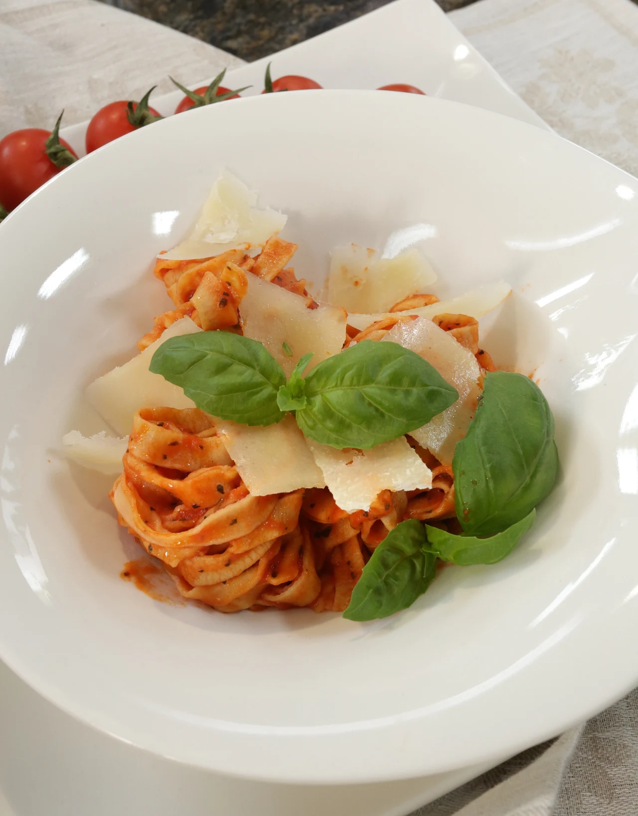 Makaron z sosem przygotujesz dosłownie w kilka minut