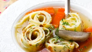 Wcinamy na słodko, Austriacy wrzucają do rosołu. Ta zupa smakuje obłędnie 