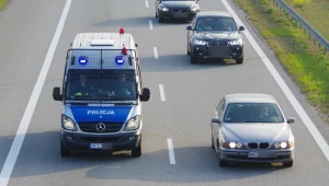 Można jechać za wolno i dostać mandat. Nowe przepisy są surowsze.