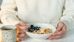 Wciąż zmagasz się ze wzdęciami i zaparciami? Sprawdź, jak przyspieszyć trawienie i metabolizm