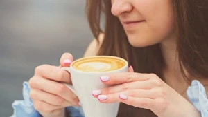 Czy picie kawy do śniadania naprawdę pobudza?