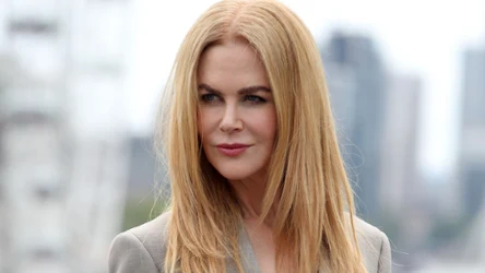 Nicole Kidman w długich, prostych włosach