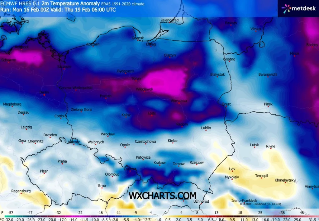 Kolorowa mapa Polski z naniesionymi anomaliami temperatury na tle granic geograficznych i nazw miast. Różne odcienie koloru niebieskiego, fioletowego i jasnego wskazują na odchylenia temperatur względem średnich wartości. Największe różnice widoczne są...