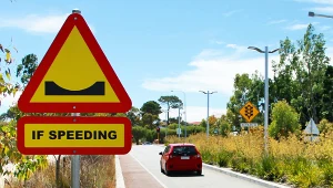 Actibump to próg wbudowany w nawierzchnię, który aktywuje się wyłącznie wtedy, gdy kierowca przekracza dozwoloną prędkość.