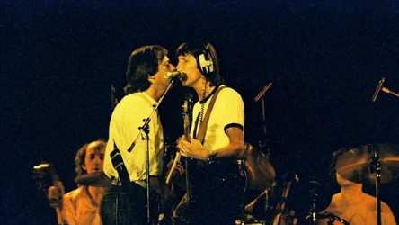 David Gilmour i Roger Waters (Pink Floyd) podczas trasy "The Wall" - Londyn, 7 sierpnia 1980 r.