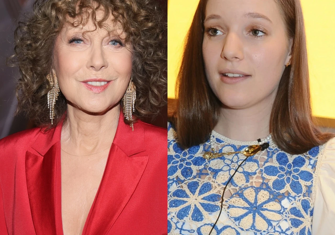 Alicja Majewska, Sanah Dwie kobiety zestawione obok siebie, po lewej starsza z kręconymi włosami, uśmiechnięta, ubrana w czerwony elegancki strój i długie kolczyki, po prawej młodsza kobieta z prostymi brązowymi włosami, ubrana w jasną bluzkę z niebieskim kwiatowym wzorem, p...