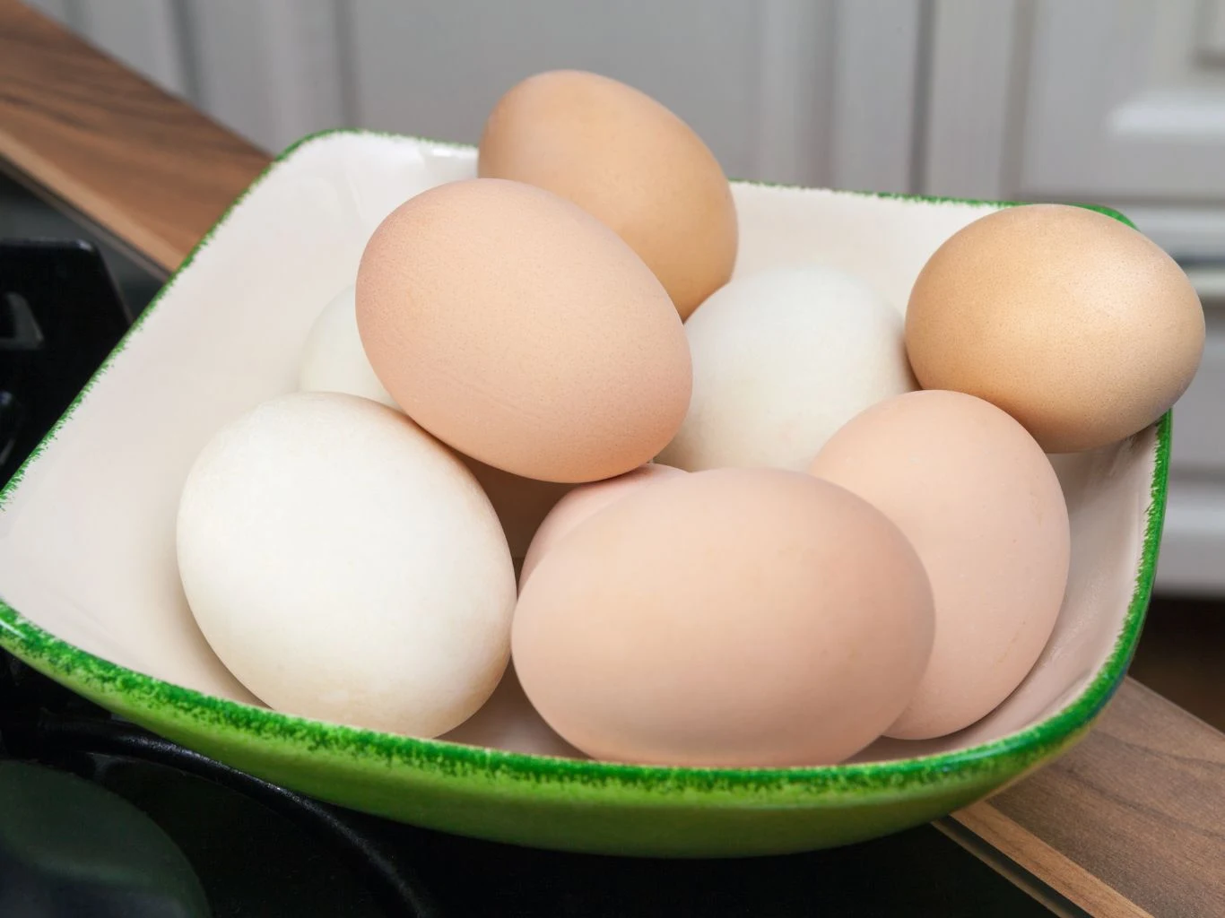Jak przechowywać jajka? W ten sposób będą świeże znacznie dłużej. Jak przechowywać jajka? W ten sposób będą świeże znacznie dłużej.